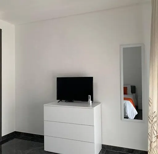 Central, Fully Equipped Modern - 2 Apartment