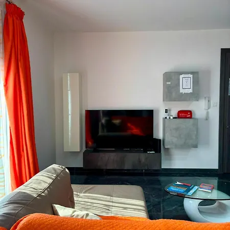 Central, Fully Equipped Modern - 2 Apartament *