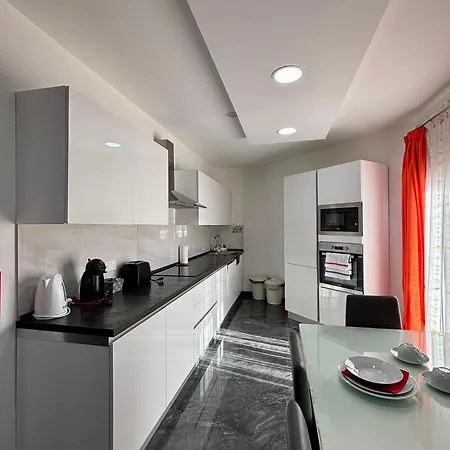 Central, Fully Equipped Modern - 2 Apartament